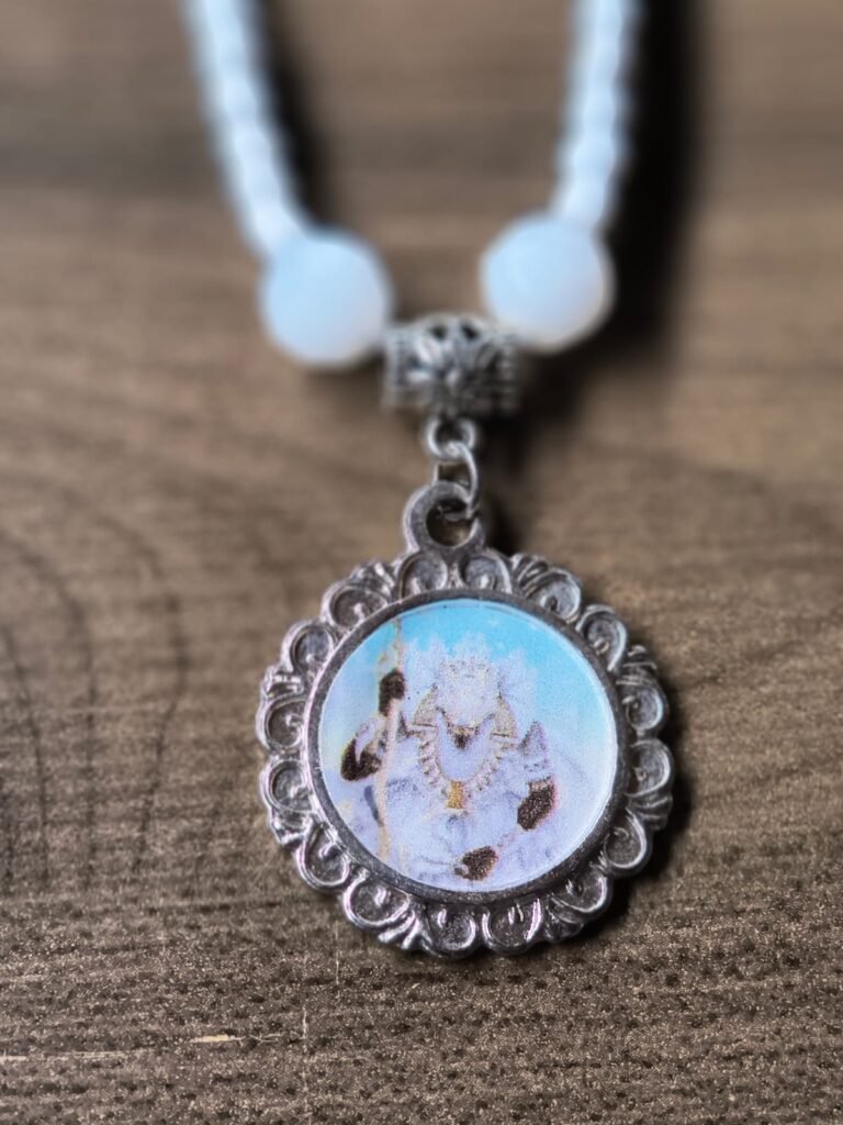Colar de Oxalá – Paz, Sabedoria e a Luz Divina em Seu Caminho