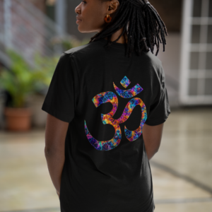 Camiseta Long Feminina Om — Chama Divina